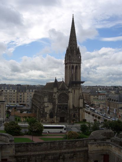 Die Kirche St-Pierre in Caen wurde mit den Geldern reicher Buerger gebaut