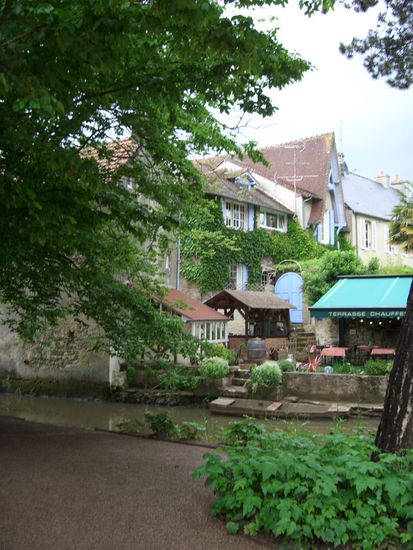 kleines Restaurant in einer alten Wassermuehle