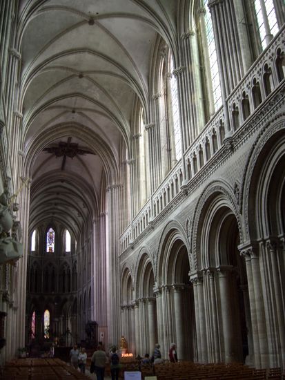 da fuehlt man sich doch recht klein, genau wie die Erbauer es beabsichtigt hatten.