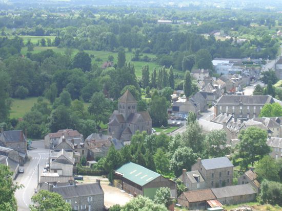 Blick von der Burg auf den unteren Teil von Domfront