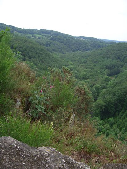 da geht es 200 meter steil runter, auch wenn man es nicht sieht