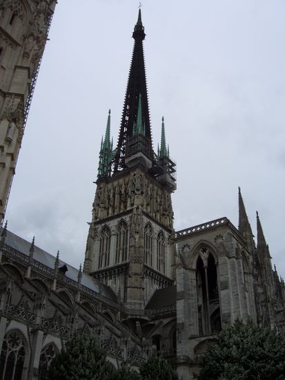 der hoechste Kirchenturm Frankreichs mit 154 m, da hab ich es doch noch geschafft ihn ganz draufzubekommen