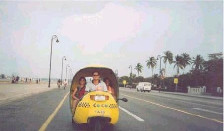 mit dem Coco-Taxi unterwegs auf dem Malecon