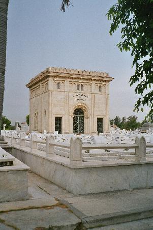 Grabmal auf dem Friedhof Cristobal Colon