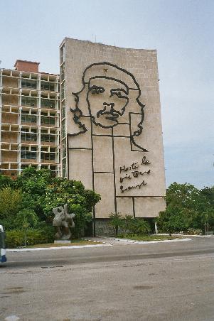 Kubanisches Innenministerium mit Abbild von Che Guevara