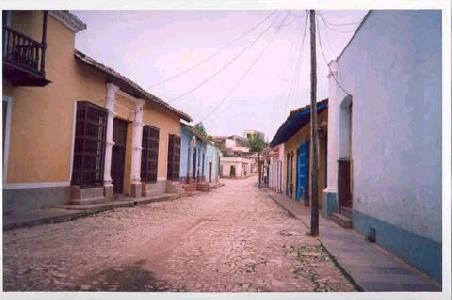 eine typische Strasse in Trinidad