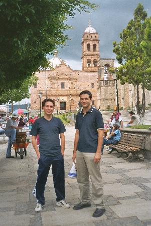 Javier und Miguel auf dem Hauptplatz von Tapalpa
