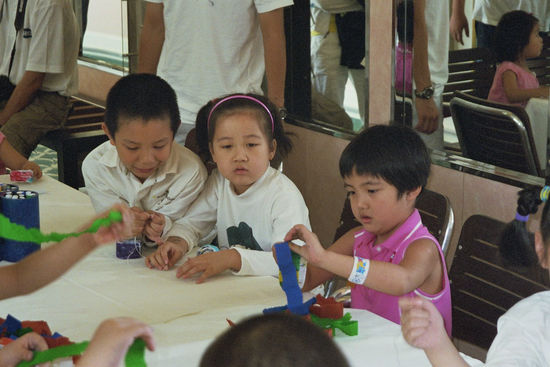 Und während die Grossen auf Kultur machen, baschaeftigt das Children Animation Team die Kleinen