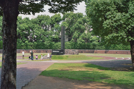 Aufschlagstelle der Atombombe, aber bedeckt mit einer Betonschicht wegen der Strahlung