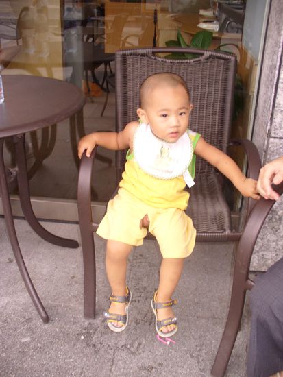 In China - nur ohne Windeln mit offenen Abgang vorne und auch hinten (praktisch)