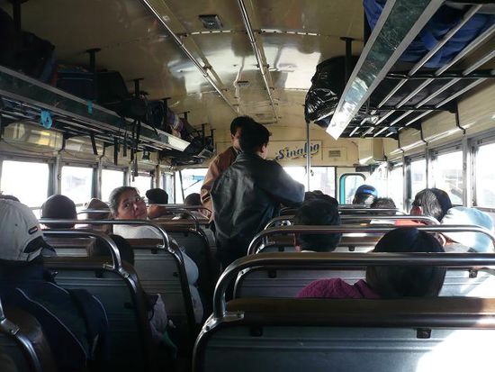 Ein Chickenbus von innen