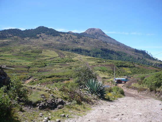Am Startpunkt, mit Blick auf den Gipfel, den Ollen