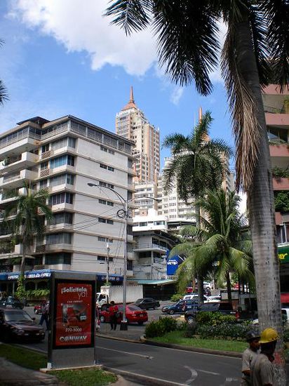 Die Palmen deuten es an: Es ist heiss in Panama, man schwitzt ständig.