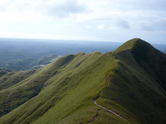 Der Wanderweg über die Bergruecken...