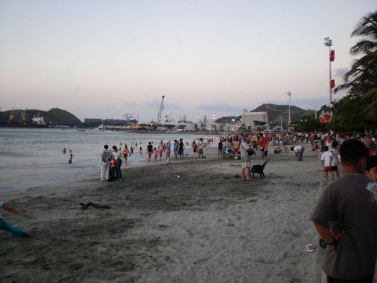 Strand in Santa Marta, der stets recht gut besucht ist
