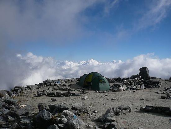 Camping auf 4700m ueber den Wolken