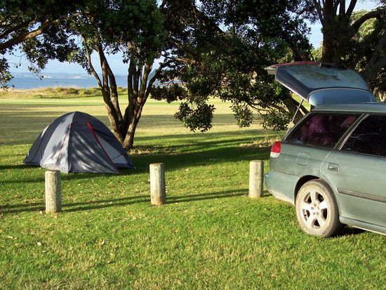 links das Schlafzimmer, rechts die Kueche und im Hintergrund das Badezimmer, home sweat home