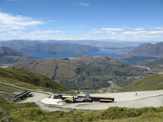 Blick von der Skipiste auf den Lake Wanaka
