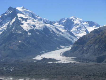 der 29km lange Tasman Gletscher
