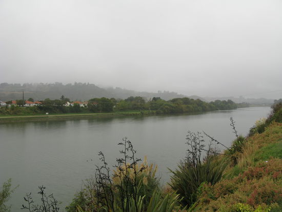 Wanganui River, kurz bevor er in den Ozean fliesst