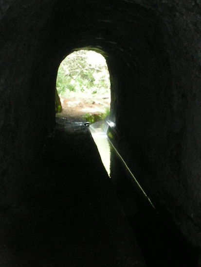 30 Meter langer zu durchlaufender Tunnel