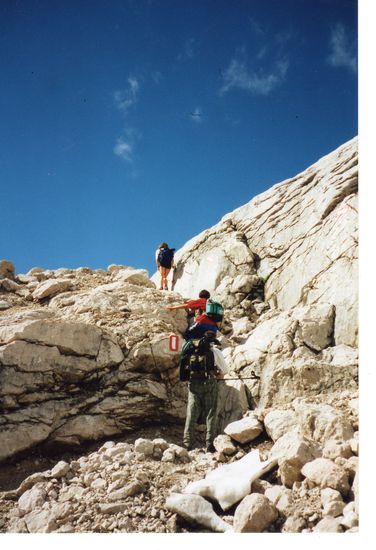über felsige Passagen, zur Adamekhütte.