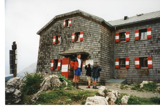 In einer 3/4 Std. haben wir die Hofpürgl Hütte,
die sich direkt unterhalb der Bischofsmütze befindet, erreicht.