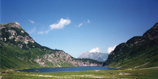 Die See-Südseite, ab hier geht's langsam
aber stetig wieder bergan.