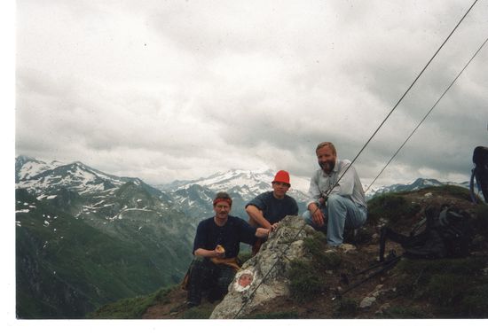 Viel Platz ist dort oben nicht.
Gott sei dank waren wir nur zu viert.