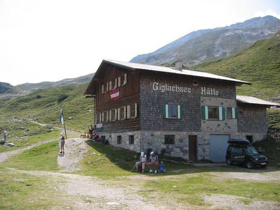 Die Übernachtungshütte liegt auf einer Höhe von 1956 Metern.