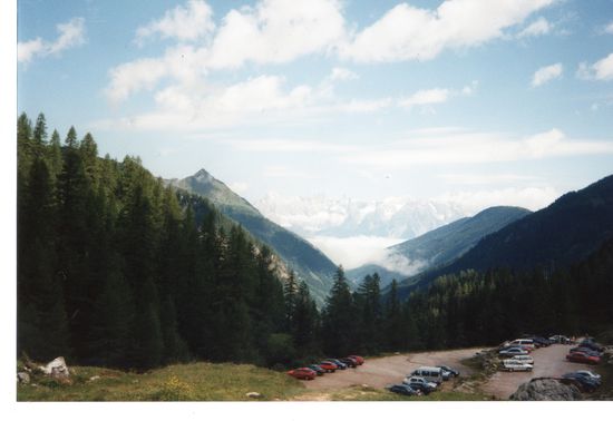 Parkplatz unterhalb der Ursprungsalm.
Vor vielen Jahren einmal Drehort der Heidi Filme.