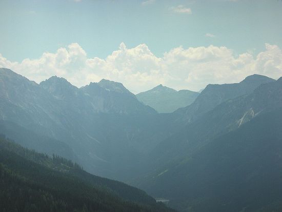 Blick Richtung Tappenkarsee mit Glingspitze und Weißgrubenkopf.