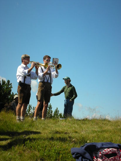 Schade, dass man die Musi nicht hören kann.
WDR 4 ist nichts dagegen.