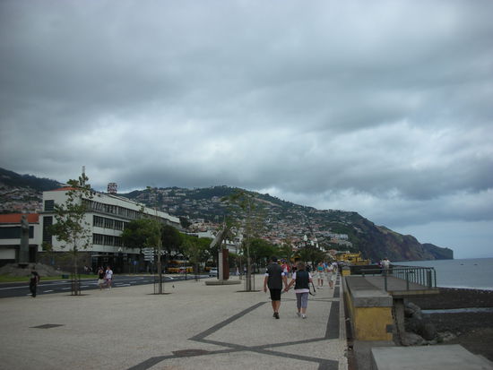Die Hafenpromenade.
Wäre das Wetter doch nur besser gewesen,
die Fotos hätten mehr hergegeben.