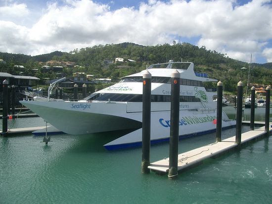 Mit diesem Boot startete ich den ersten Tag zum Great Barrier Reef... Modernes Boot. Ich glaub dies ist ca. 2 Jahre alt...