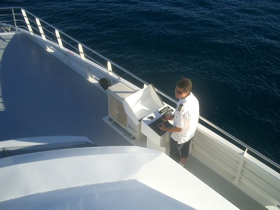 Der Kapitaen beim Manoeverieren...