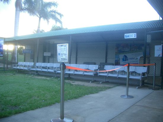 Und schon wieder am Airport... So ein Gate kennt man wohl in Zuerich nicht....