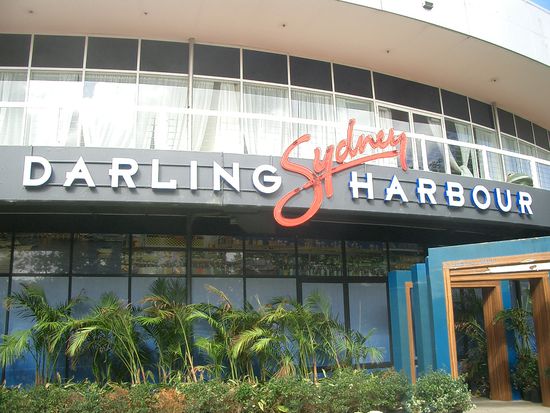 Gegen Abend ging ich noch nach Darling Harbour.. Dies ist wie eine riesen grosse Kilbi...
