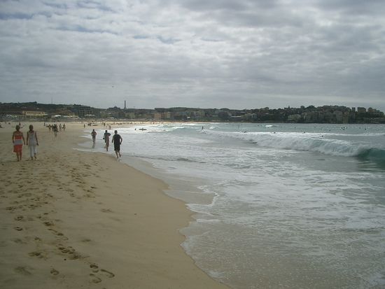Die Wellen schlugen auf den Strand...