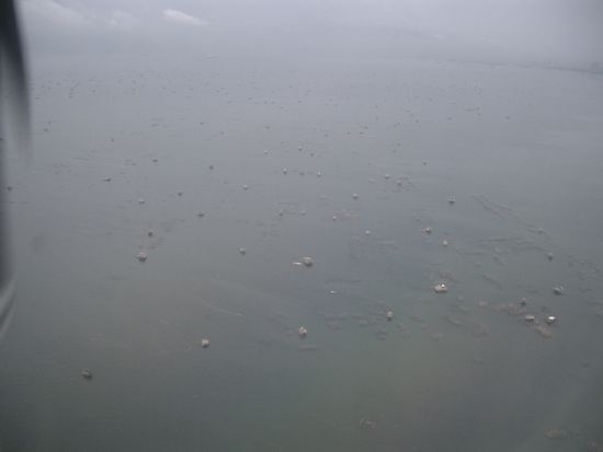 Die Philippiner leben nicht nur auf dem Land. Hier seht ihr Haeuser inmitten des Ozeans...