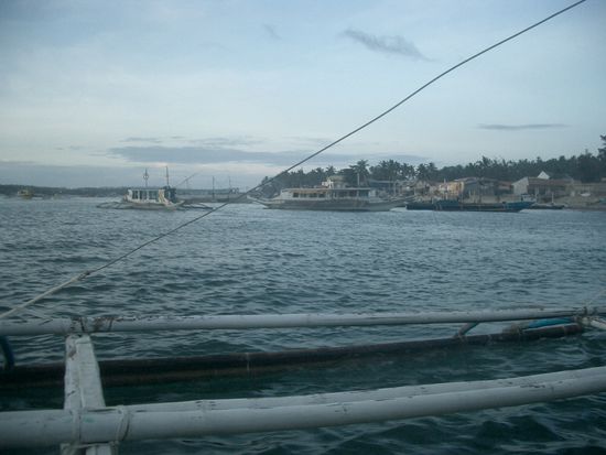 Kein Hightech, nur Handarbeit zaehlt in den Philippinen..