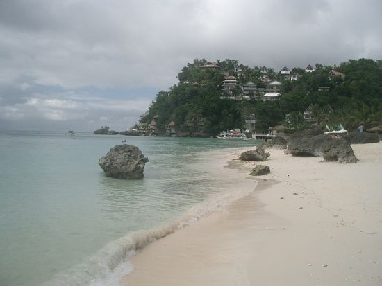 Wie eine kleine Bucht.. im Hintergrund die etwas teueren Villen... Natuerlich nahm ich hier eine kleine Abkuehlung. Bei ueber 30 Grad ist dies wohl zu empfehlen...