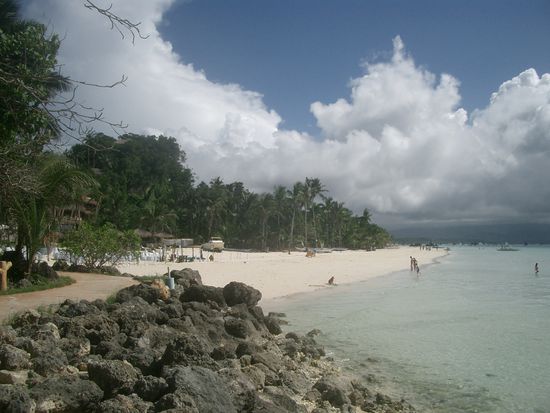 Natur pur... Steine, Wasser, Sand, Palmen...