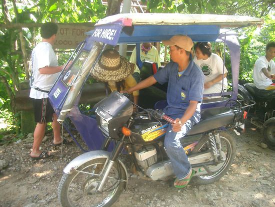 Mit diesem Motorbike rassten wir um die Insel... manchmal etwas unkomfortabel...