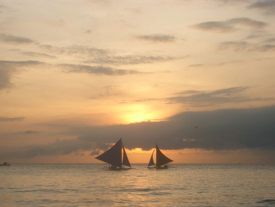 Und noch einen von vielen Sonnenuntergaenge.. Das erste Mal, als ich ein Sonnenuntergang sah, wo die Sonne hinter dem Meer verschwand...