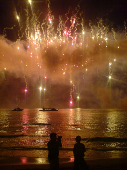 Das Silvester Feuerwerk direkt am Strand von Boracay...