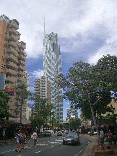 Und da stand mein Opfer... Q1, der groesste Residental Tower der Welt. Da lies ich es mir nehmen da drauf zu klettern...