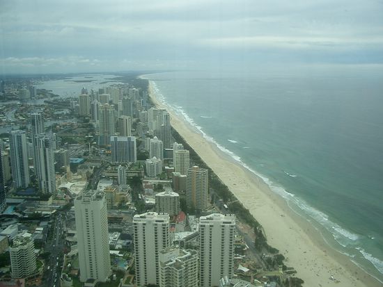 Und dann war ich oben... Wunderschoene Aussicht auf den Surfers Beach