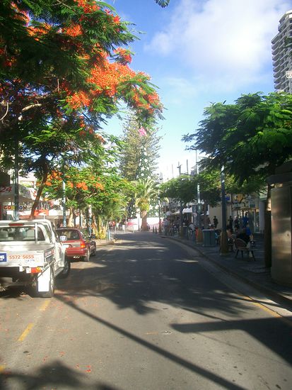 Klasse die Strassen von Surfers... Also dueuerre herscht in Australien noch nicht....