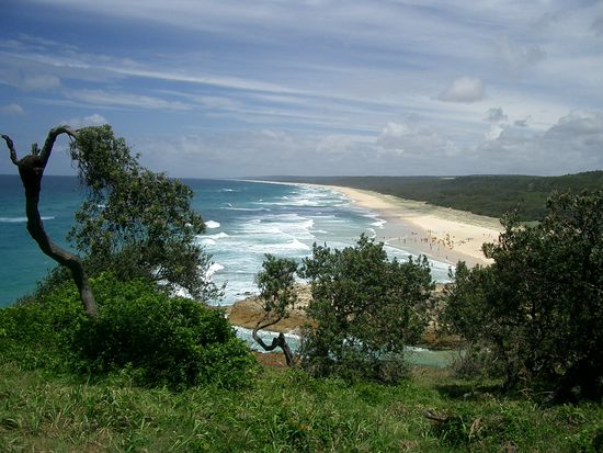 Wunderschoen. Einen Blick auf den tollen 18 Meilen langen Beach von Stradbroke Island. Die Brisi`s nennen diese Insel ~Straddie~.